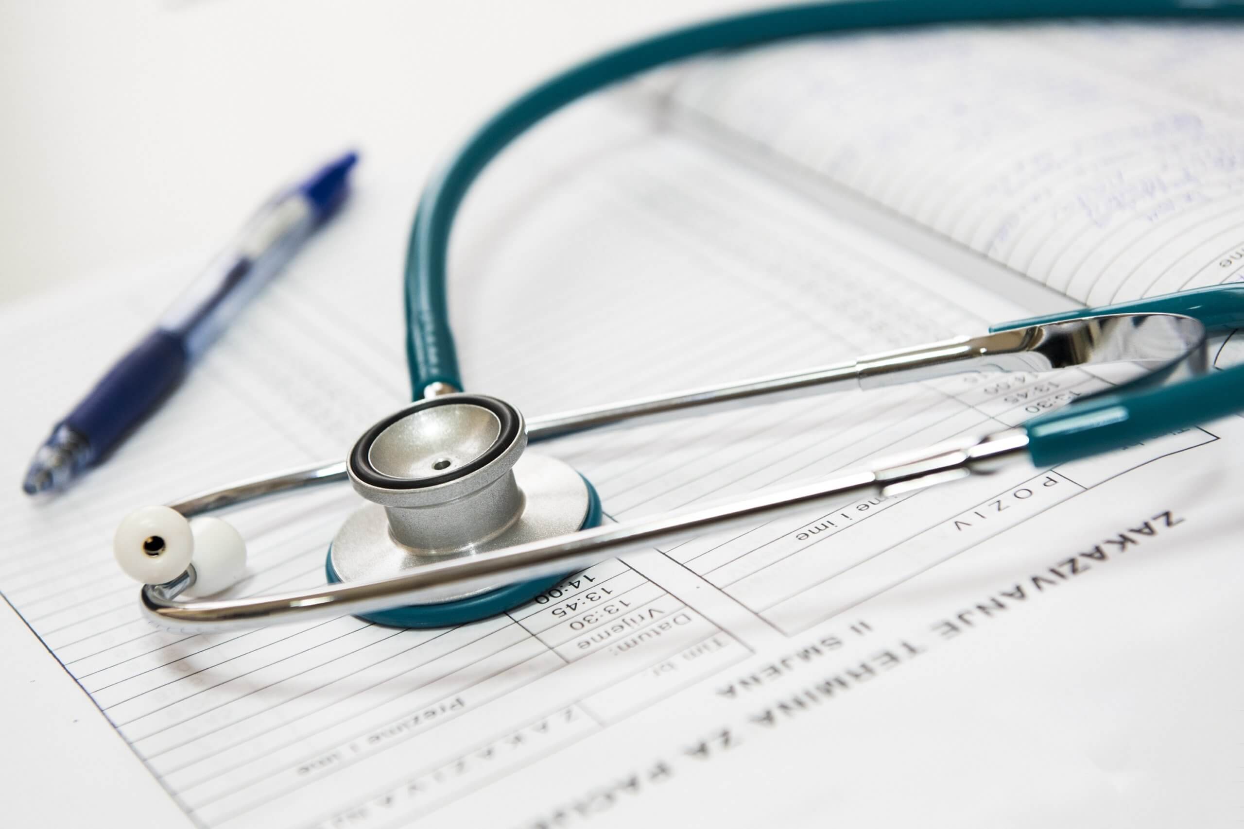 blue-and-silver-stetoscope-40568 Ubezpieczenie zdrowotne